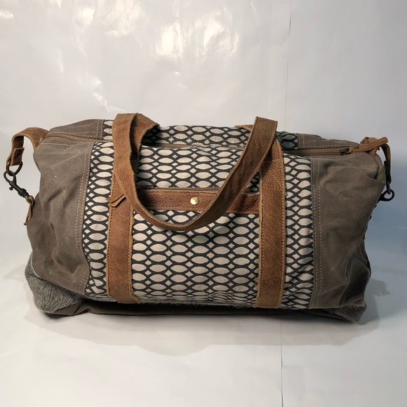 Honey a Bee Print Travel Bag - Picture 2 of 6